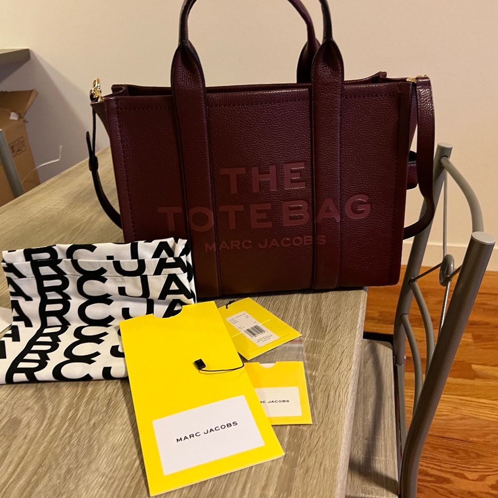 Medium leather, Marc Jacobs tote chianti color